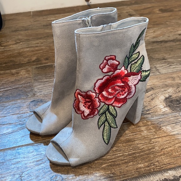 Francesca’s booties - Picture 2 of 5